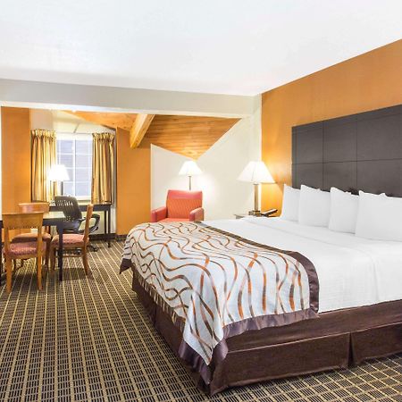 Baymont By Wyndham Muskegon Hotel Kültér fotó